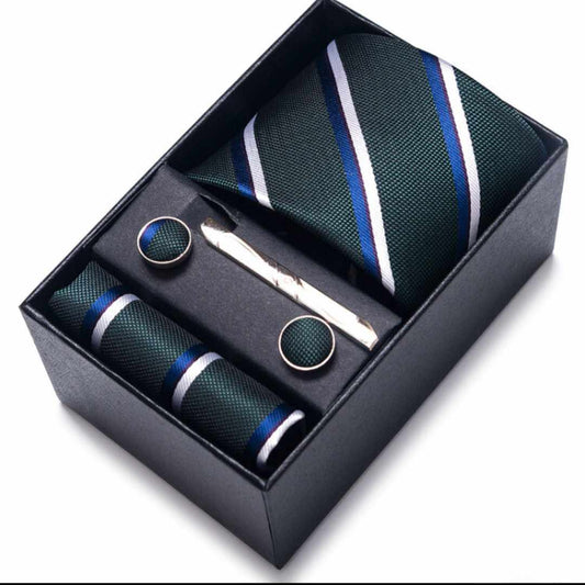 Elegantes Herren-Accessoires: Krawatte, Manschettenknöpfe & Einstecktuch
