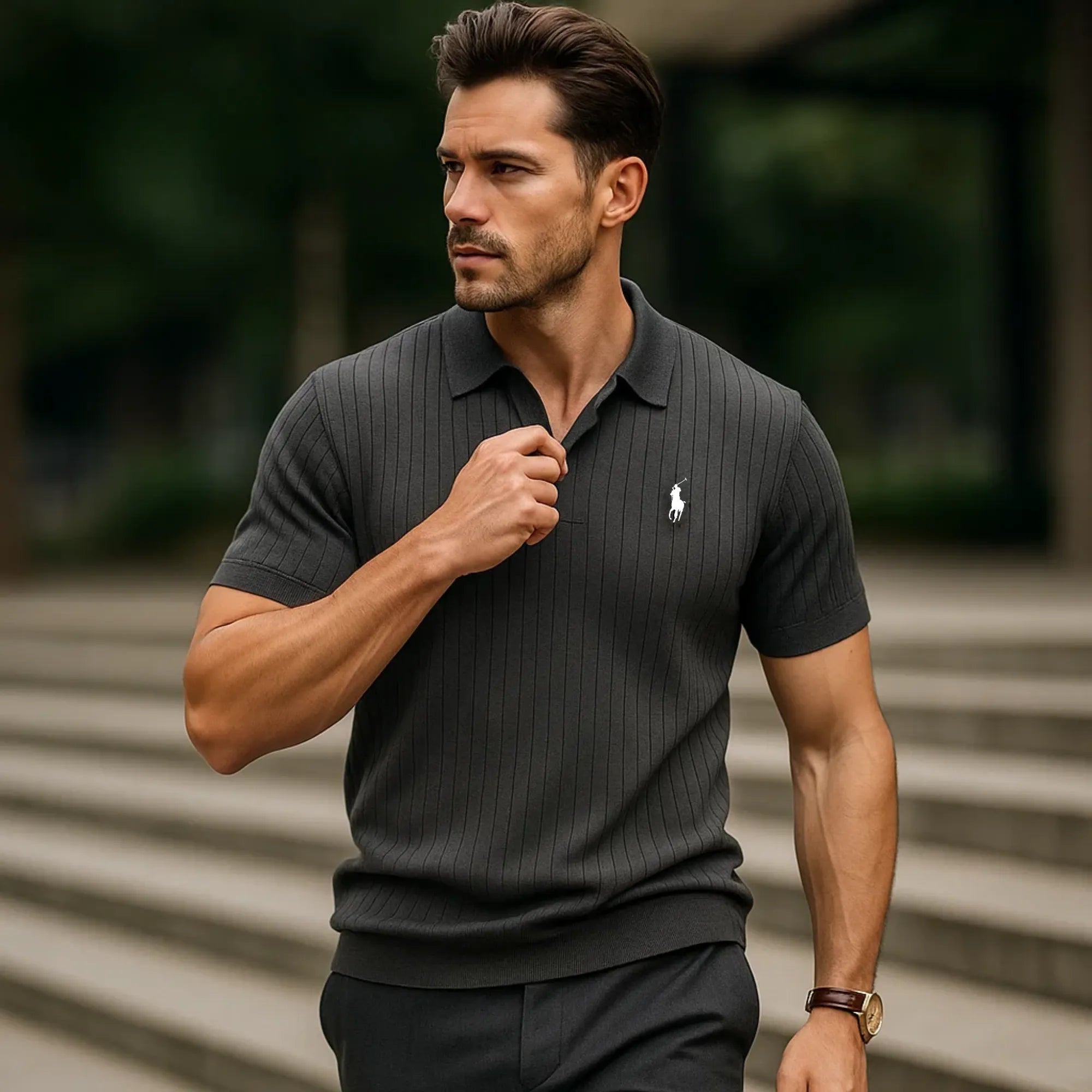 V-Ausschnitt Polohemd mit Streifen